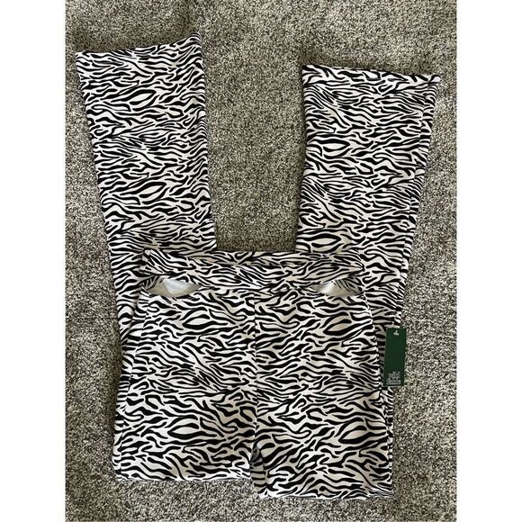 ❤️Wild Fable Women’s Cut -Out Flared Leggings - Picture 1 of 8